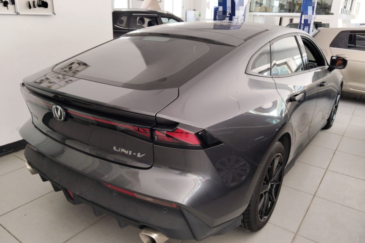 长安UNI-V 2022款 1.5T 尊贵型车身外观6005