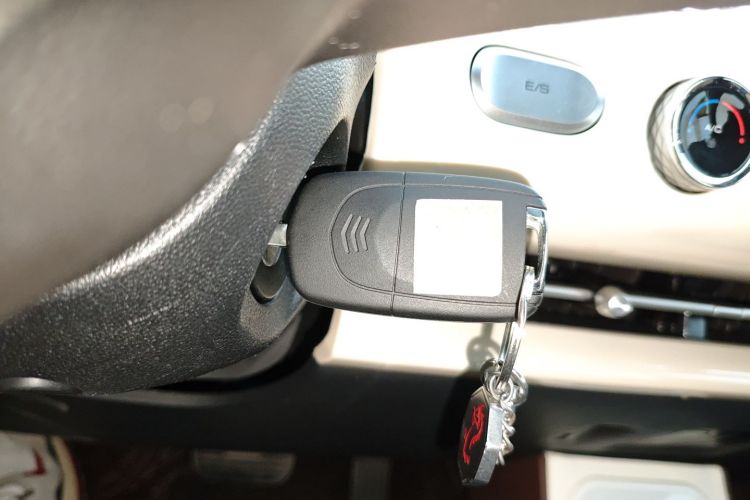 五菱汽车 五菱缤果 2024款 203km 轻享款中控内饰11