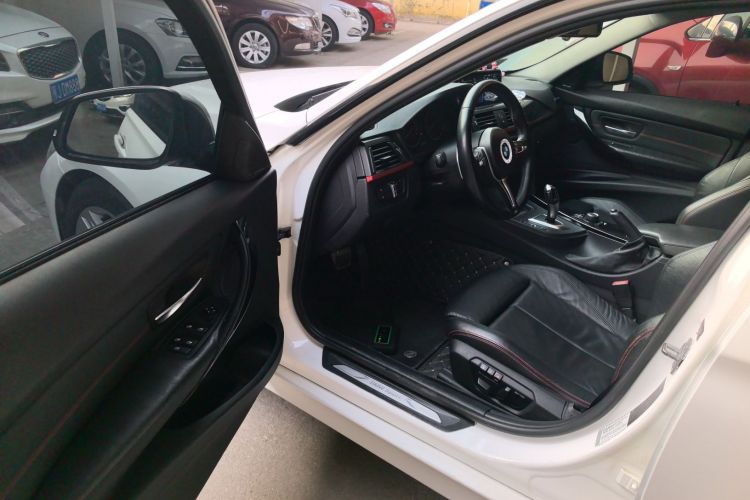 宝马3系 2013款 316i 运动设计套装中控内饰7003