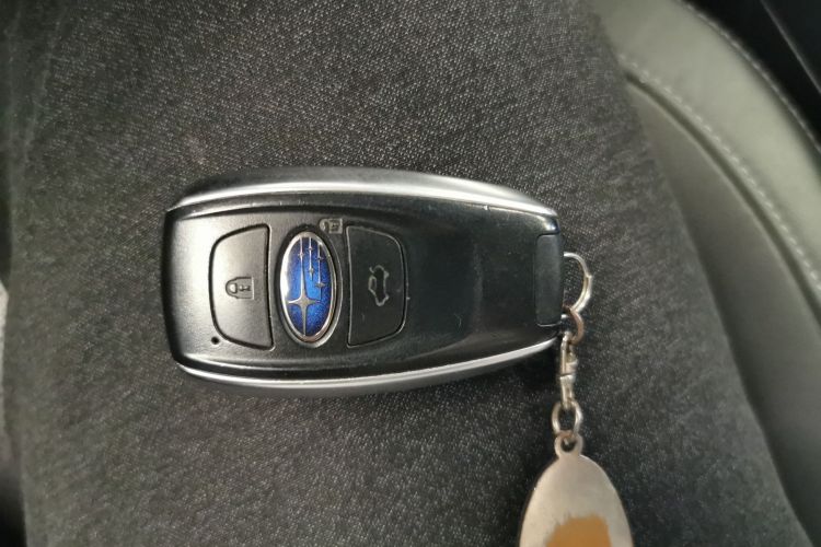 斯巴鲁 力狮 2016款 2.0DIT 全驱极致版中控内饰11