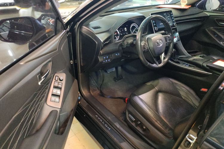 丰田 亚洲龙 2019款 双擎 2.5L XLE尊贵版 国VI中控内饰20