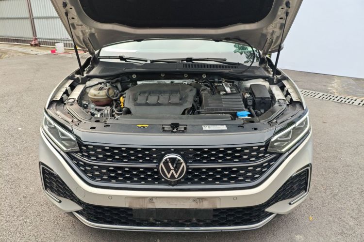 大众 帕萨特 2022款 330TSI 星空尊贵版机舱底盘24