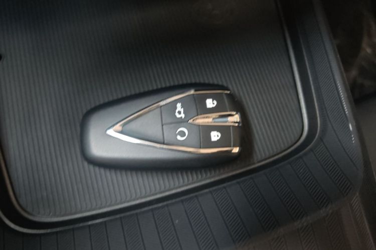 长安 逸动 2025款 蓝鲸 1.5T 500Bar尊贵型中控内饰11