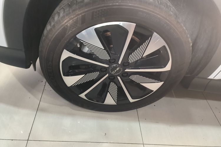 比亚迪 宋PLUS新能源 2025款 DM-i 智驾版 112KM 尊荣型车身外观6007