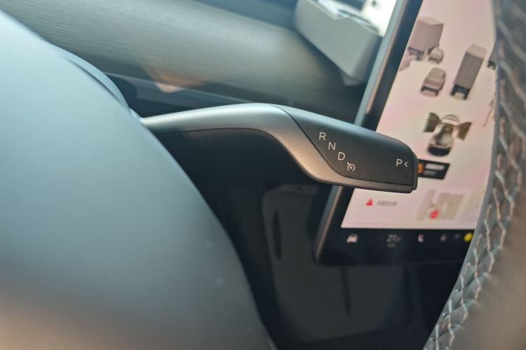 特斯拉 Model Y 2021款 标准续航后驱版中控内饰18