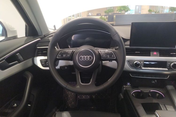 奥迪A4L 2025款 200万辆悦享版 40 TFSI 时尚动感型中控内饰13