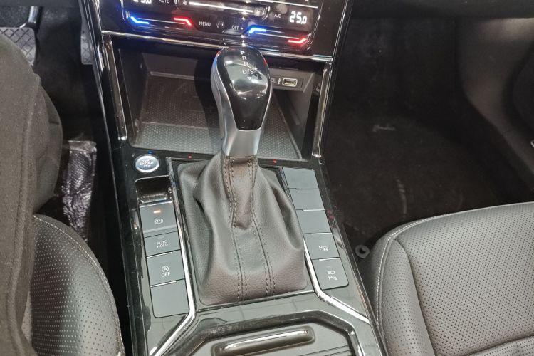 大众 帕萨特 2023款 改款 330TSI 豪华版中控内饰18