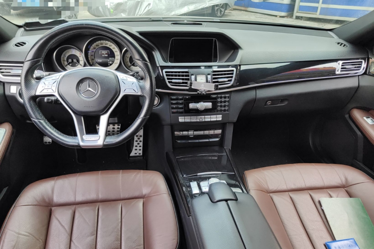 奔驰E级 2015款 E 260 L 运动豪华型中控内饰7002