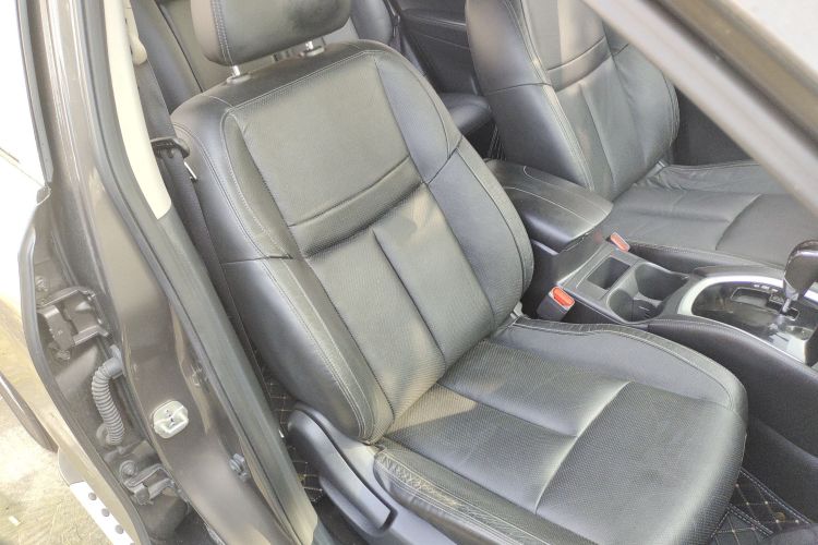 日产 奇骏 2017款 2.0L CVT舒适版 2WD局部细节41