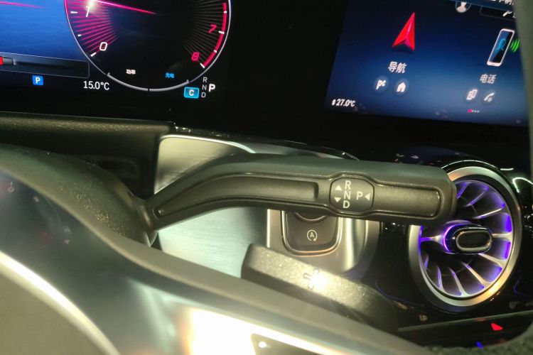 奔驰GLB 2024款 GLB 220 动感型中控内饰18