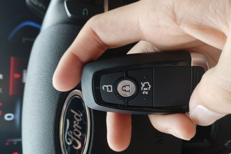 福特 福克斯 2021款 两厢 EcoBoost 180 自动锋潮型中控内饰7001