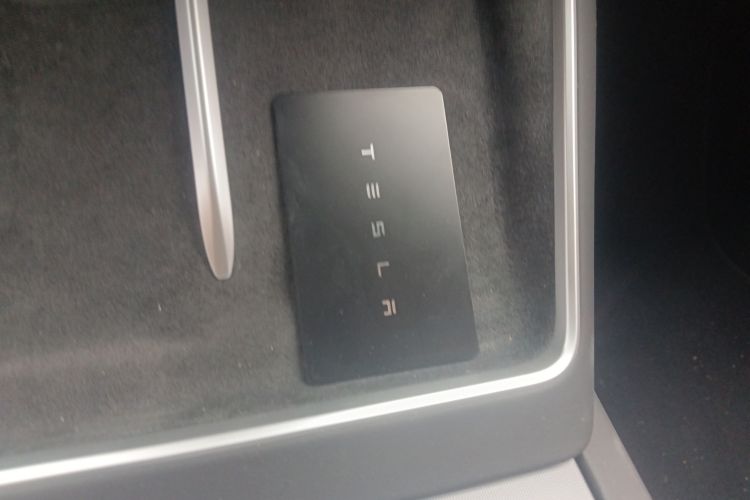 特斯拉 Model Y L 2025款 长续航全轮驱动版中控内饰11