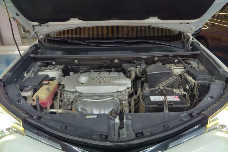 丰田 RAV4荣放 2016款 2.5L 自动四驱精英版局部细节24