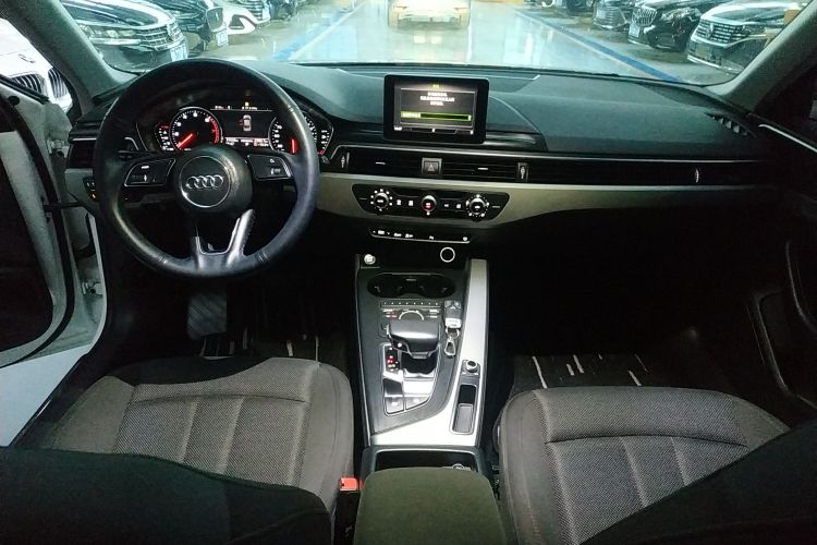 奥迪A4L 2019款 40 TFSI 进取型 国VI中控内饰7002