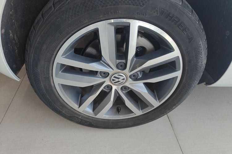 大众 高尔夫 2017款 230TSI 自动豪华百万辆纪念版车身外观6008