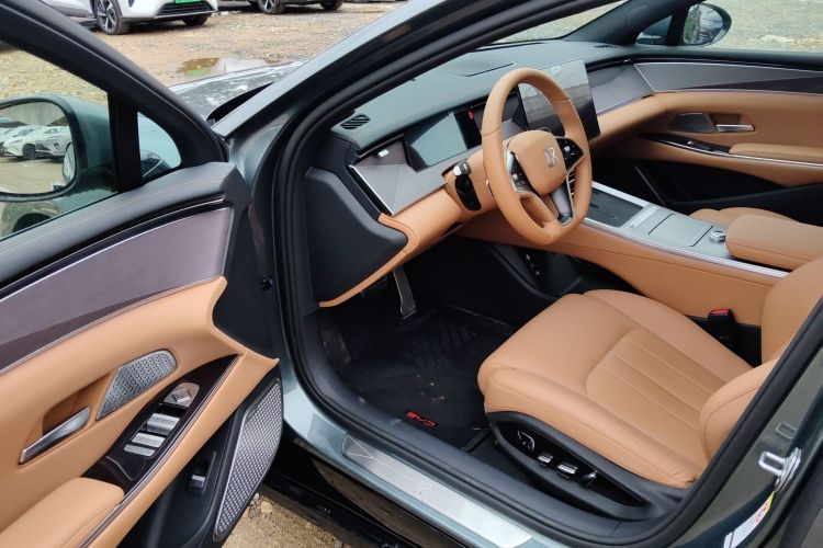 比亚迪 汉L 2025款 DM-p 四驱激光雷达旗舰型中控内饰20