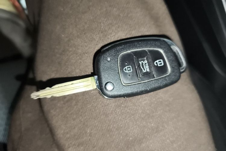 现代 领动 2016款 1.6L 自动智炫·精英型中控内饰11