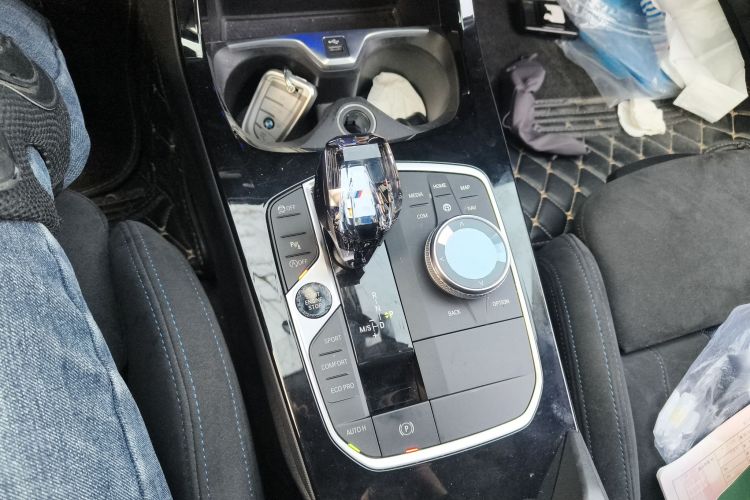 宝马2系(进口) 2021款 225i 四门轿跑车 M运动曜夜套装局部细节18