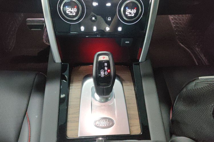 路虎 发现运动版新能源 2022款 改款 P300e 插电式电动混合版中控内饰18