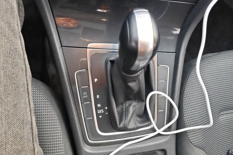 大众 高尔夫 2019款 280TSI DSG舒适型 国V中控内饰18