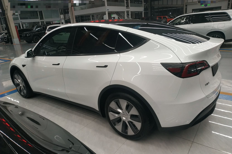 特斯拉 Model Y 2022款 改款 后轮驱动版车身外观4