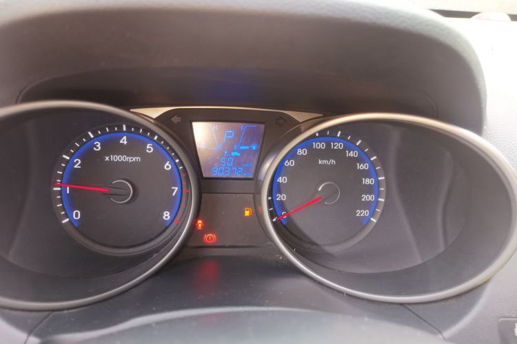 北京现代ix35 2015款 2.0L 自动两驱舒适型 国V中控内饰15