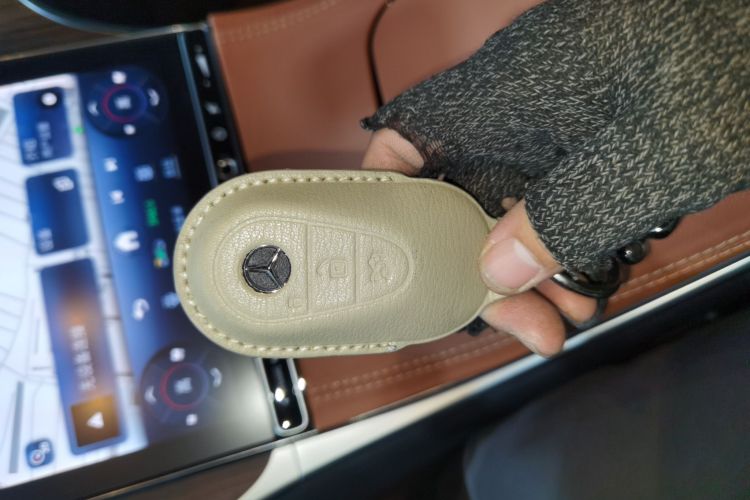 奔驰GLC 2024款 改款 GLC 300 L 4MATIC 动感型 5座中控内饰11