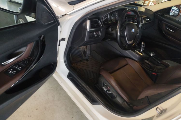 宝马3系 2019款 320Li 时尚型中控内饰20