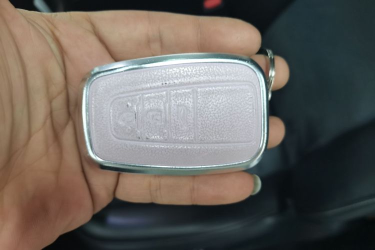 丰田 凯美瑞 2021款 2.0S 锋尚版中控内饰11