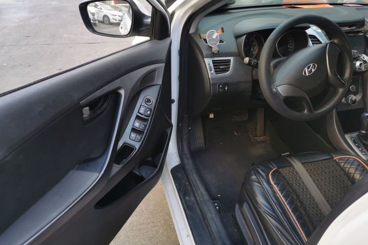 现代 朗动 2015款 1.6L 自动时尚型中控内饰20