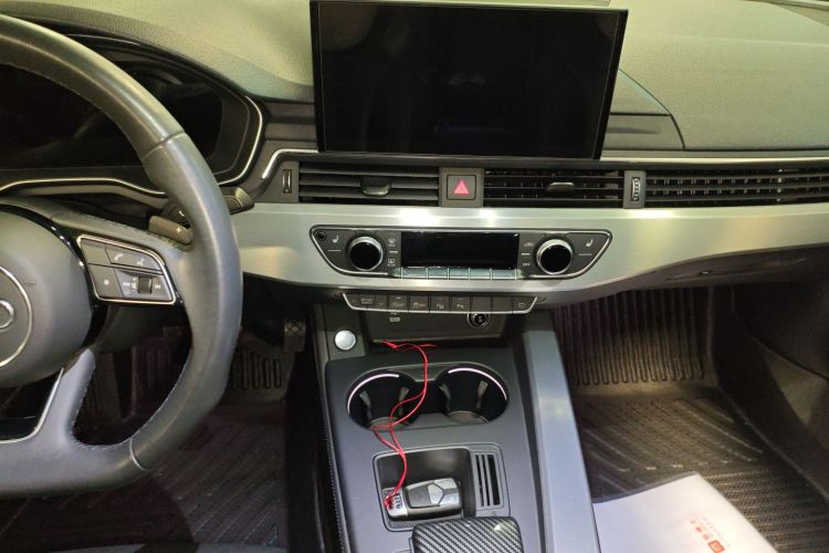 奥迪A4L 2022款 40 TFSI 豪华动感型中控内饰16