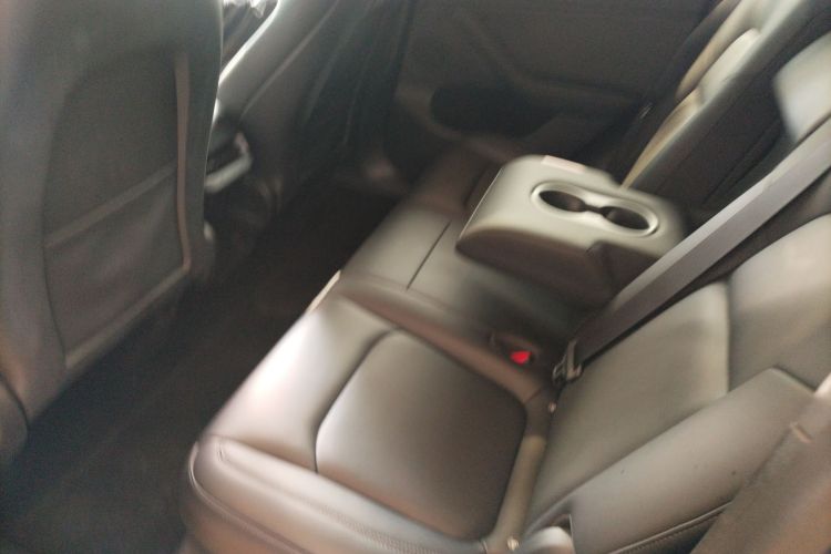 特斯拉 Model Y 2022款 改款 后轮驱动版中控内饰7004