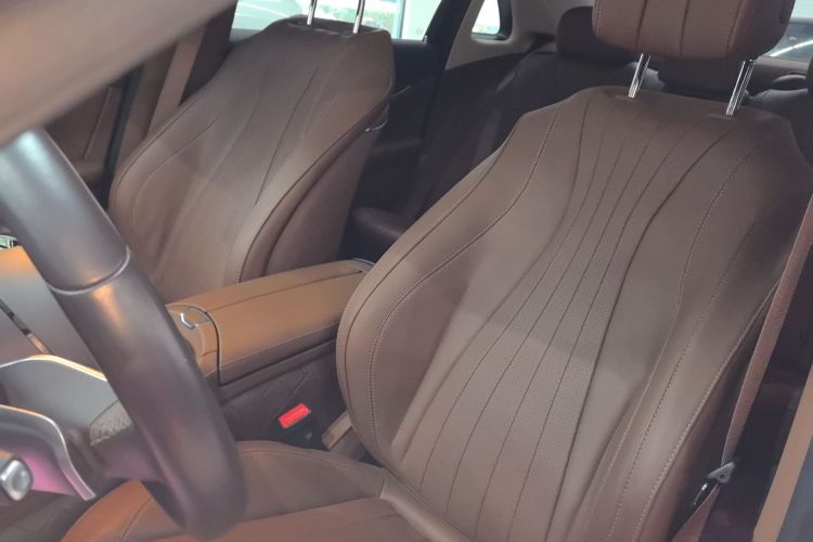 奔驰E级 2023款 改款 E 300 L 时尚型中控内饰19