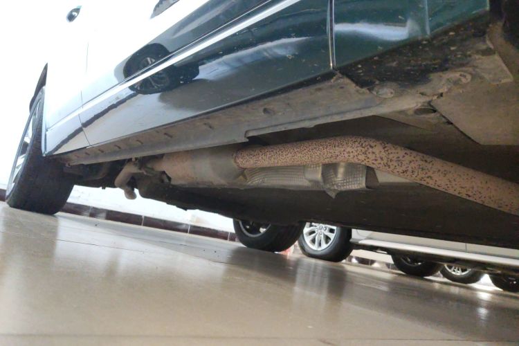 理想汽车 理想ONE 2021款 增程6座版机舱底盘29