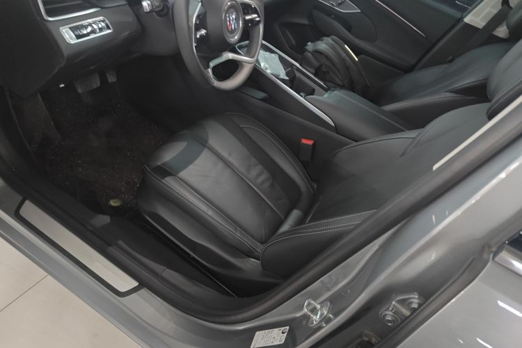 别克 君越 2023款 28T 越尊版中控内饰19