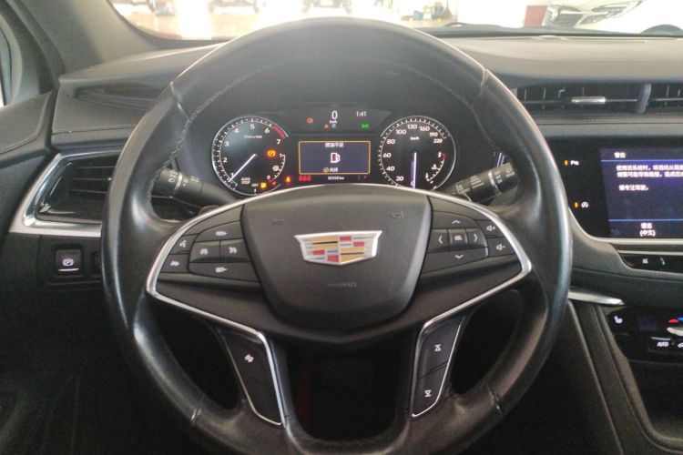 凯迪拉克XT5 2021款 28T 豪华型中控内饰13