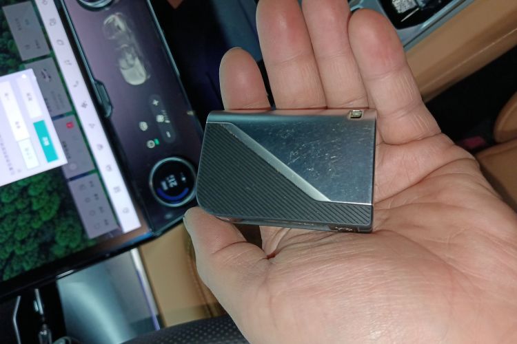 领克09 2024款 2.0T 四驱运动版 五座中控内饰11