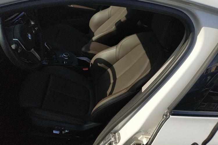 宝马X2 2021款 改款 sDrive25i M运动套装中控内饰19