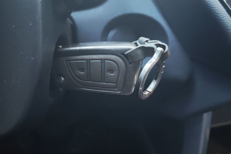 丰田 锋兰达 2023款 2.0L CVT精英版中控内饰11