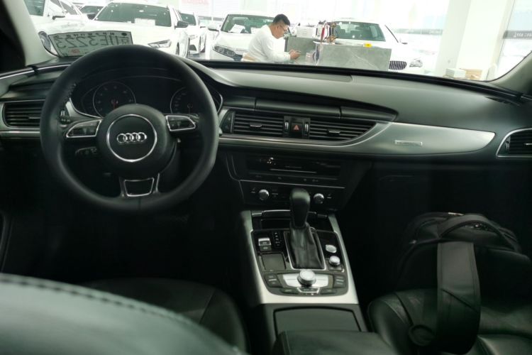 奥迪A6L 2016款 45 TFSI quattro 运动型中控内饰12