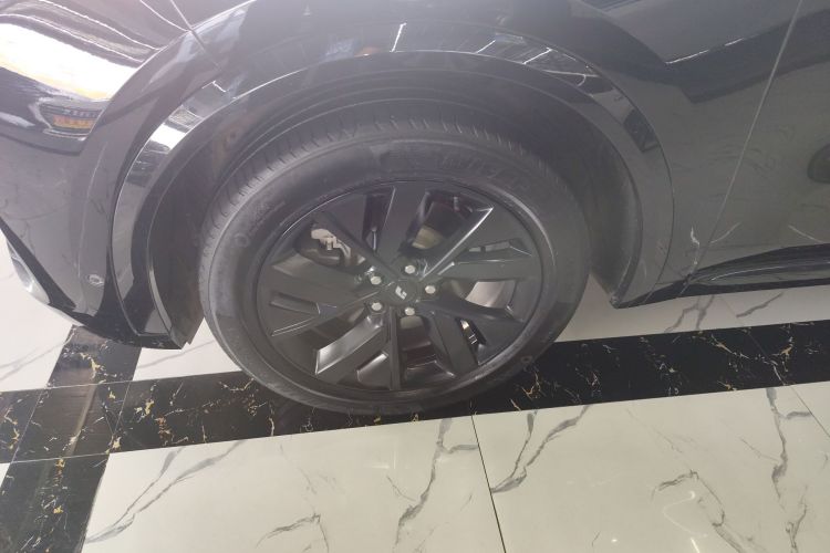 理想汽车 理想L8 2023款 Air车身外观6003