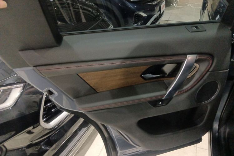 路虎 发现运动版 2022款 249PS R-Dynamic S 性能版 5座中控内饰7008