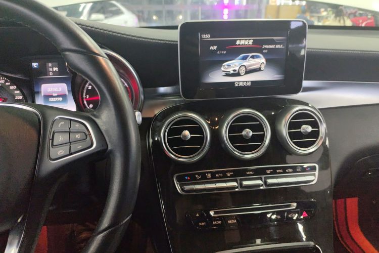 奔驰GLC 2017款 GLC 260 4MATIC 动感型中控内饰16