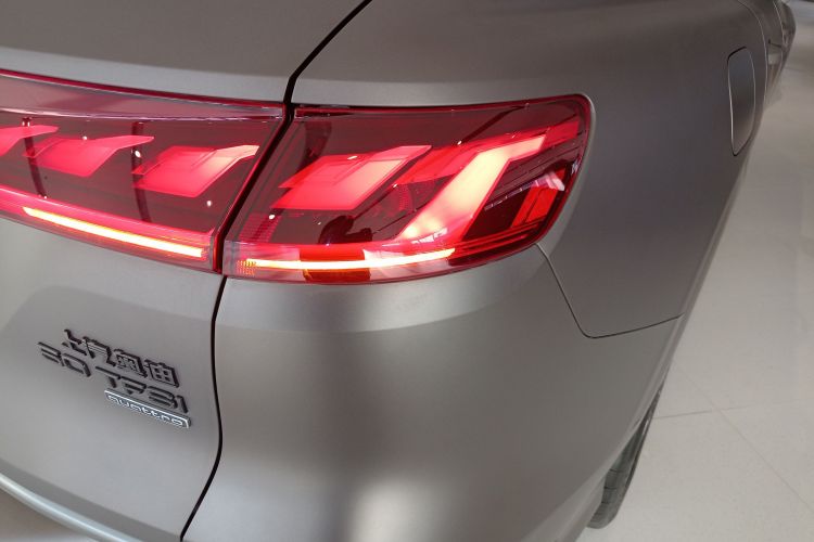 奥迪Q6 2023款 50 TFSI quattro 凌云版 edition one车身外观9