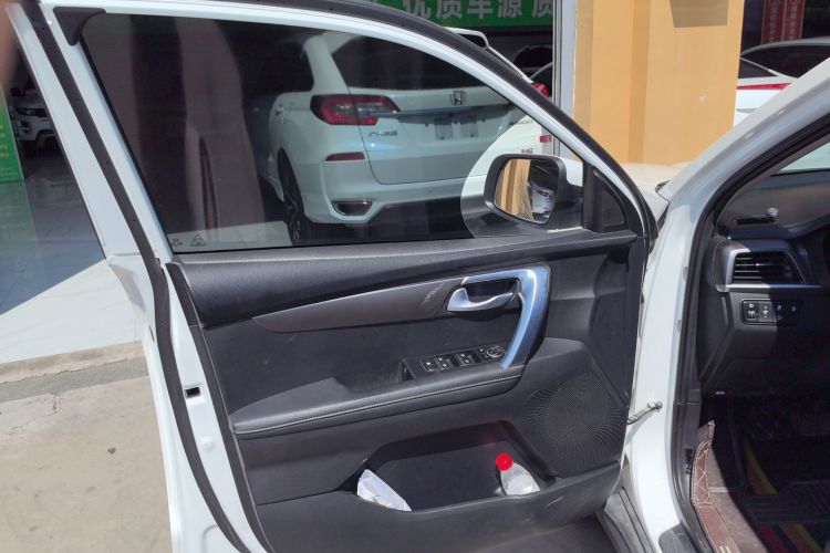 起亚 智跑 2019款 2.0L 自动智享豪华版中控内饰7007