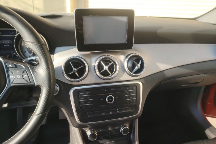 奔驰GLA 2016款 GLA 200 时尚型中控内饰16