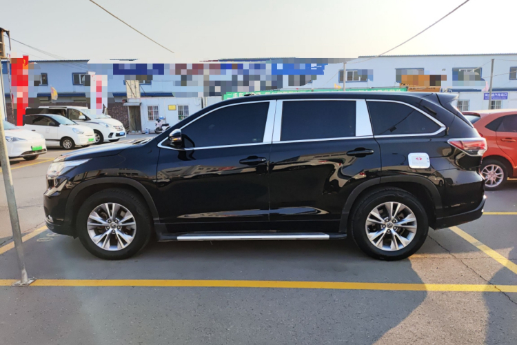 丰田 汉兰达 2015款 2.0T 四驱精英版 7座车身外观4