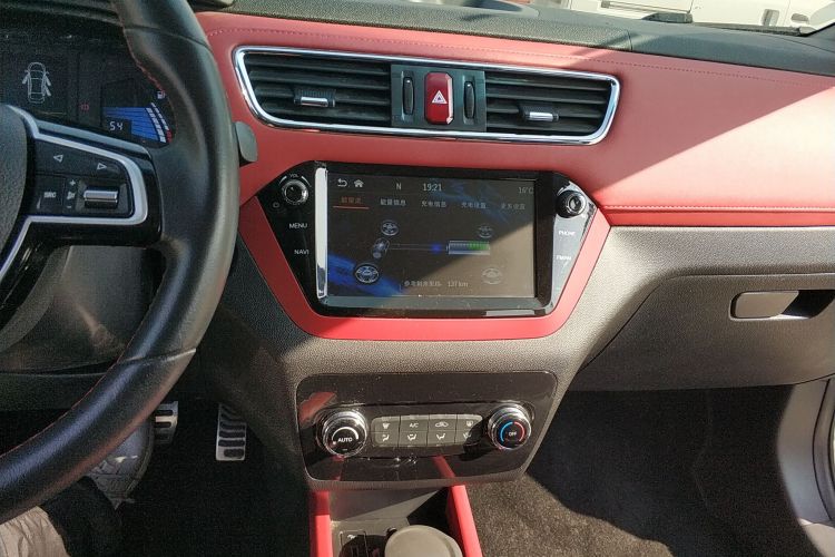 江汽集团 江淮iEV7S 2017款 智尊型中控内饰16
