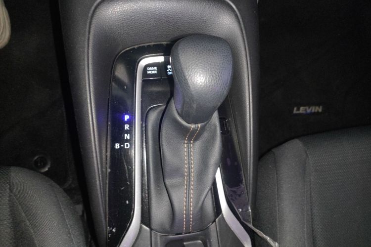 丰田 雷凌 2023款 智能电混双擎 1.8L 领先版局部细节18