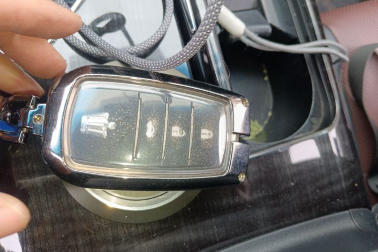 丰田 皇冠 2017款 2.0T 运动版中控内饰11